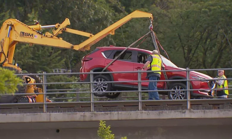 1 Line service restored after SUV drives onto tracks at Mount Baker Station