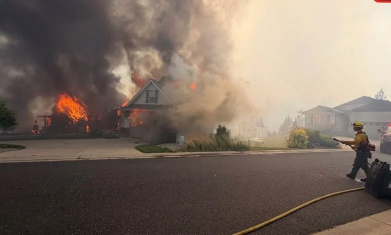 1 dead, 12 homes destroyed after wildfire breaks out in Washington