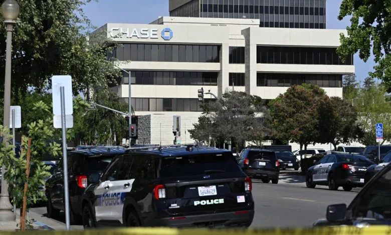 2 Hostages Released From Bomb Threat at Chase Bank in Bakersfield, California