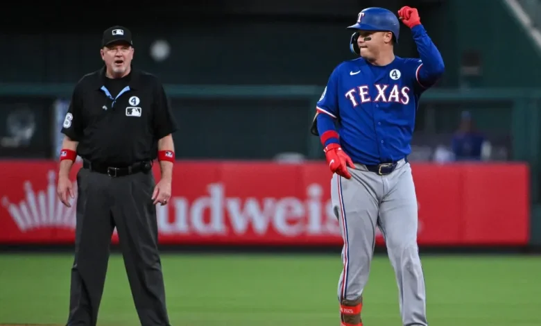 30-31 - Pederson powers Rangers to fifth win in a row in St. Louis
