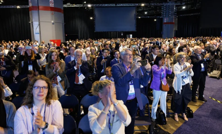 A standing ovation for RevMed, and caution for Akeso