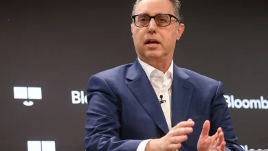 AI Debt Boom Prompts DoubleLine, Oaktree to Prepare for Market Downturn