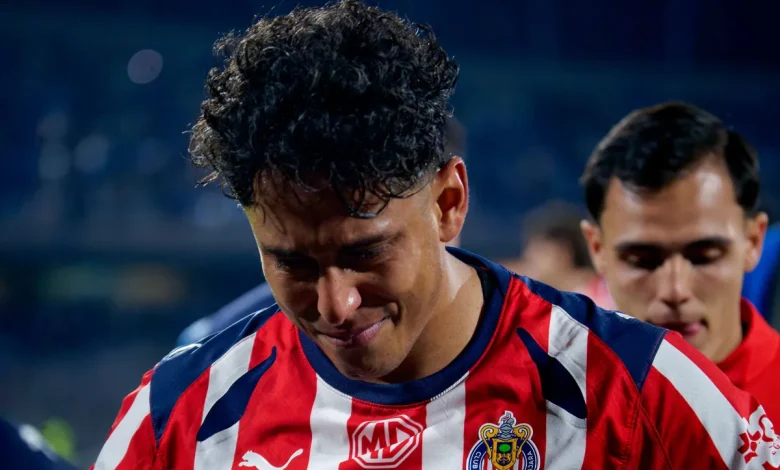 Afición de Chivas pide cambio de capitán tras las polémicas declaraciones derrotistas de Luis Romo