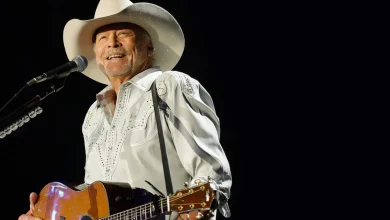 Alan Jackson's emotional farewell concert: "If anyone has lived the American dream, it's me"