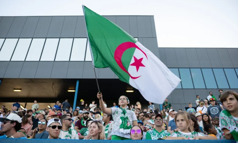 Algerian team entertains fans at open practice
