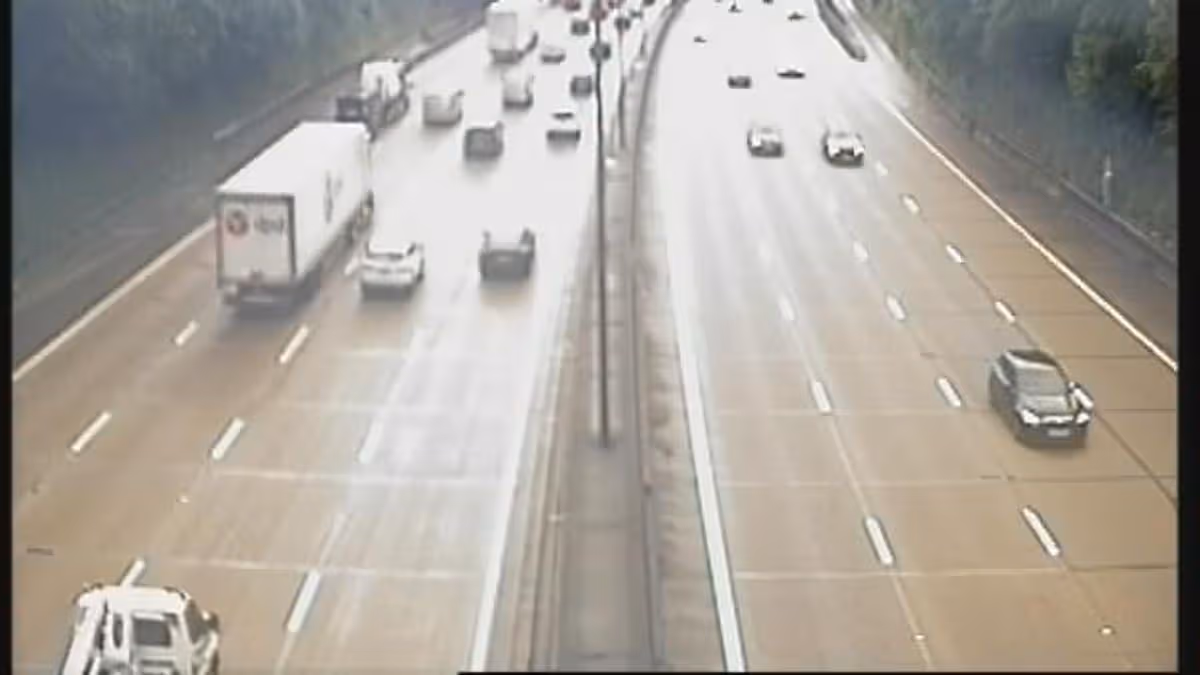 All traffic held on Surrey M25 as overturned car causes 17 miles of queues near Leatherhead - live updates