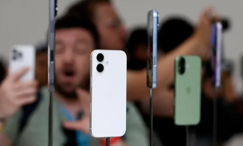 Apple Loop: iPhone 18 Pro Specs, An Apple History Podcast, iPhone 17 Battery Fix