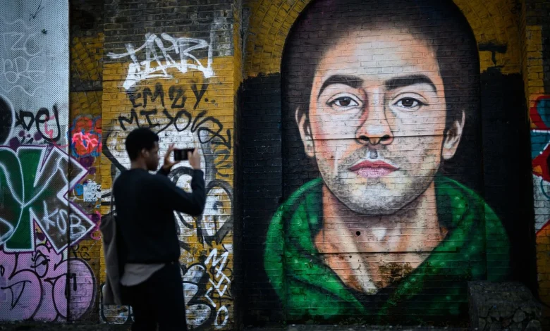 As Luigi Mangione's lawyers head to court, support grows for the accused 'vigilante'