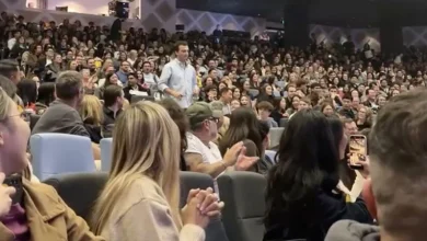 Audience member steps in to rescue ‘La La Land’ concert after keyboard player falls ill