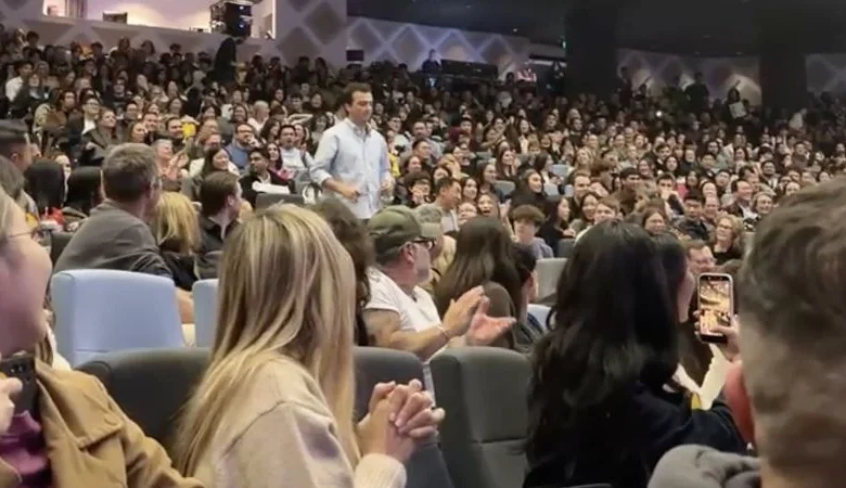 Audience member steps in to rescue ‘La La Land’ concert after keyboard player falls ill