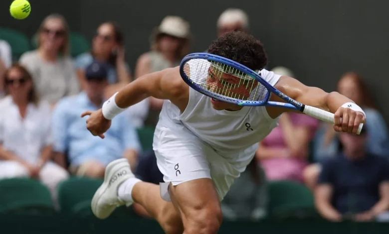 Ben Shelton out of Wimbledon in first round after flying too close to the serving sun
