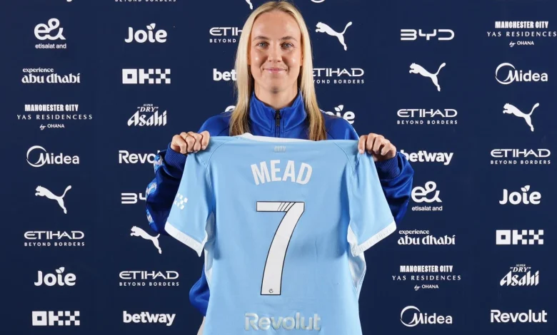 Beth Mead: England winger signs three-year deal with Manchester City after Arsenal exit