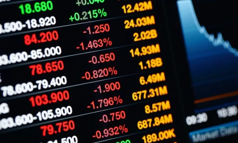 Bitcoin plunges to near $62,000 as the AI trade unwinds, HYPE falls 14%