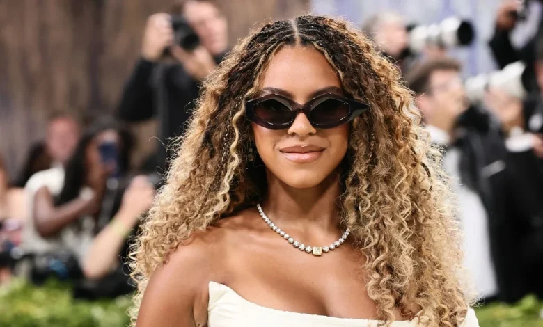 Blue Ivy Carter switches things up with a blonde waist-length ponytail braid