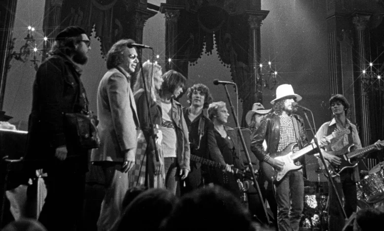 Bob Dylan and Neil Diamond Once Had a Catty Back-And-Forth Backstage, but It Ended Up Being for the Best