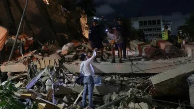 Buildings crack and crumble as strong earthquake rocks Venezuela's capital - tsunami alert issued