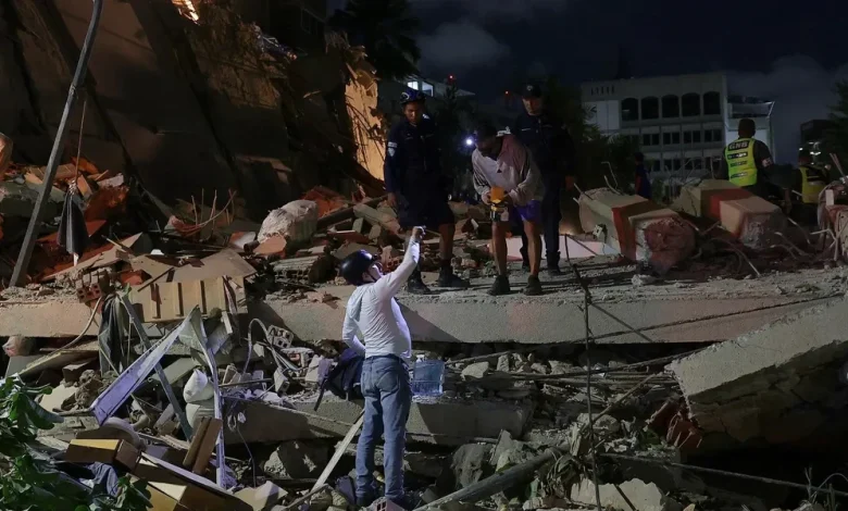 Buildings crack and crumble as strong earthquake rocks Venezuela's capital - tsunami alert issued