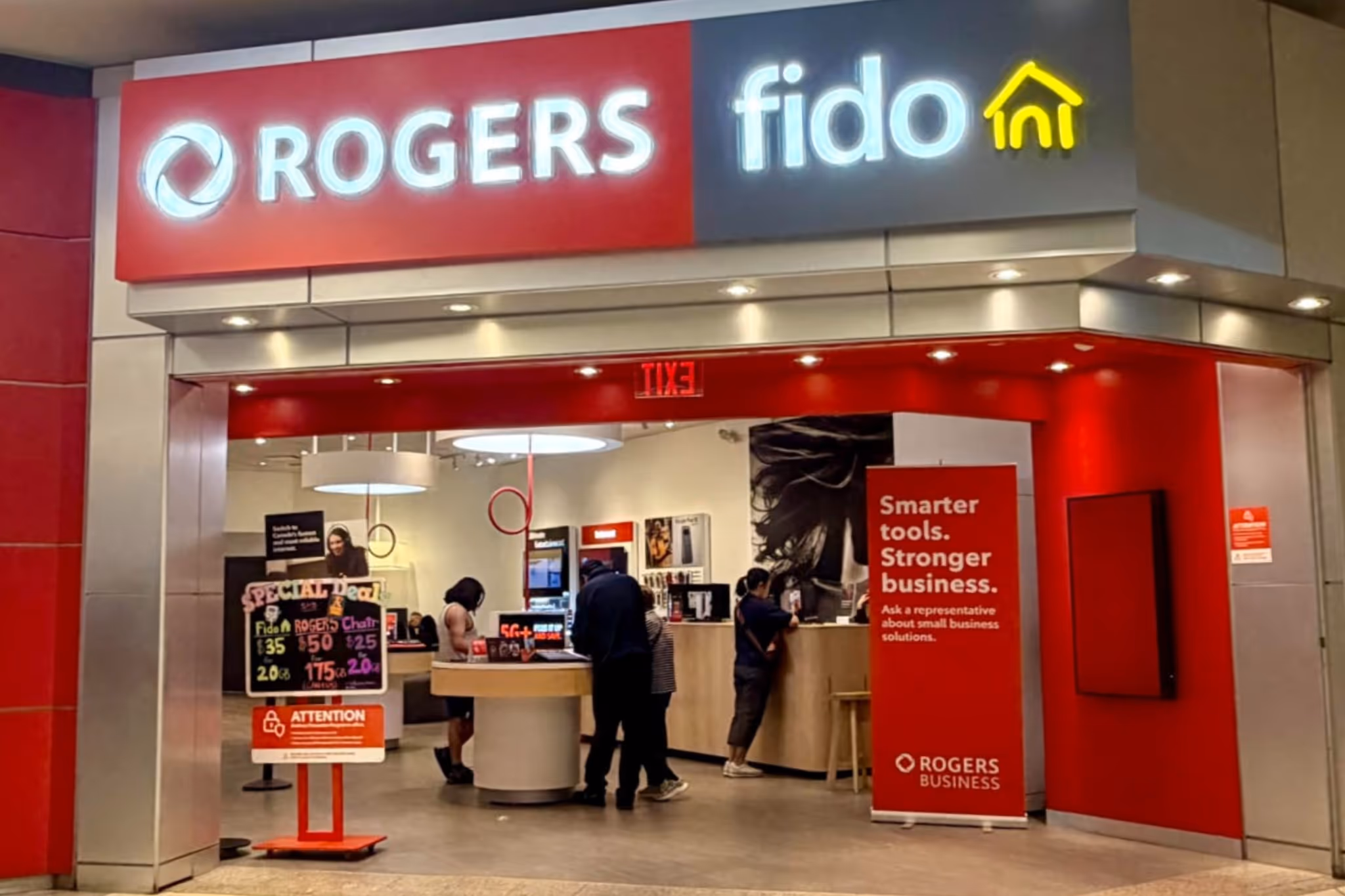 Canadians can change phone and internet plans for free starting next week