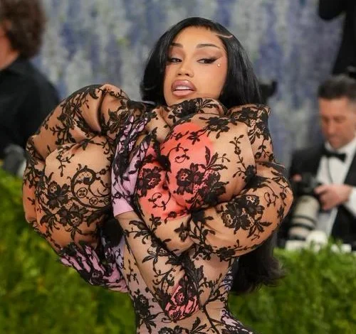 Cardi B reflects on overcoming 'fear and anxiety' to release album during BET Awards speech - Music News