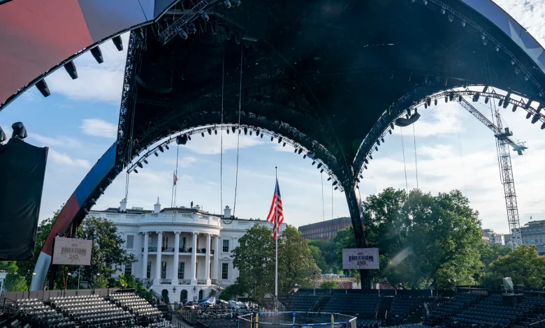 Column | The White House UFC fights are a spectacle. And a reflection of America.