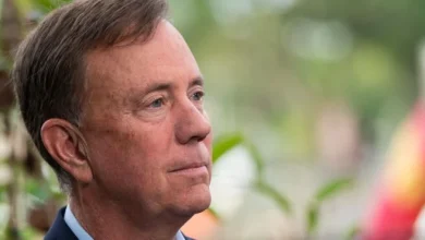 Connecticut’s Lamont Signs AI Law With Employer Notice Mandate