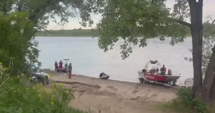 Crews search for missing jet ski rider who went over Saskatoon weir