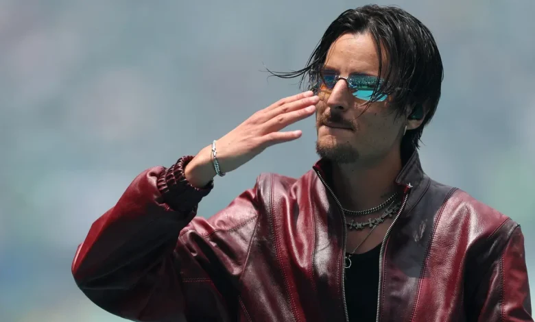Danny Ocean, en color vintotinto, hace vibrar el Estadio de la Ciudad de México en el partido inaugural