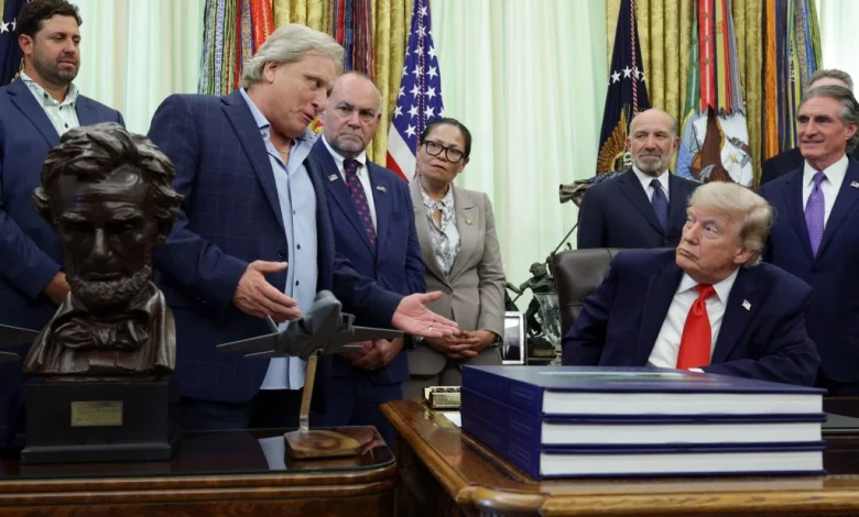 'Deadliest Catch' Star Sig Hansen Praises Trump In Oval Office Visit