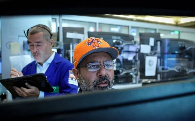 Dow closes at record high as U.S.-Iran deal lifts stocks