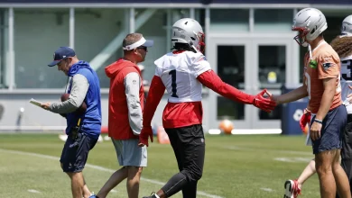 Drake Maye makes a favorable first impression with A.J. Brown