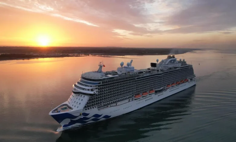 Drivers warned as some of UK's biggest cruise ships in Southampton this weekend