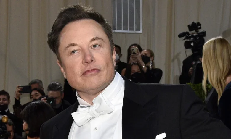 Elon Musk's Net Worth Falls Below $1 Trillion As SpaceX Stock Slides