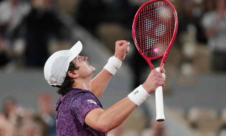 Embalado, João Fonseca vê chave abrir com surpresas em Roland Garros e sonha alto diante de Mensik nas quartas de final