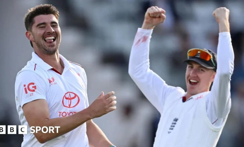England vs New Zealand: Emilio Gay and bowlers give home side golden opportunity