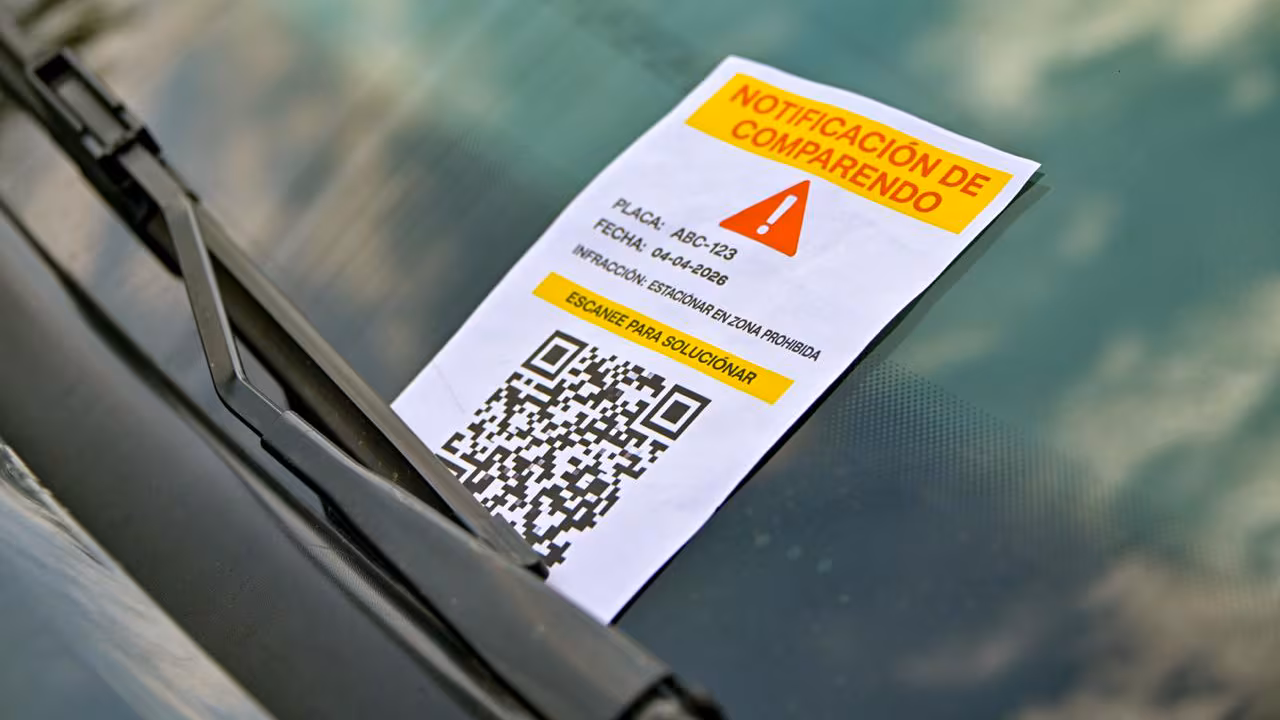 Esto hay que hacer si fue víctima de los QR fraudulentos que están colocando en su carro