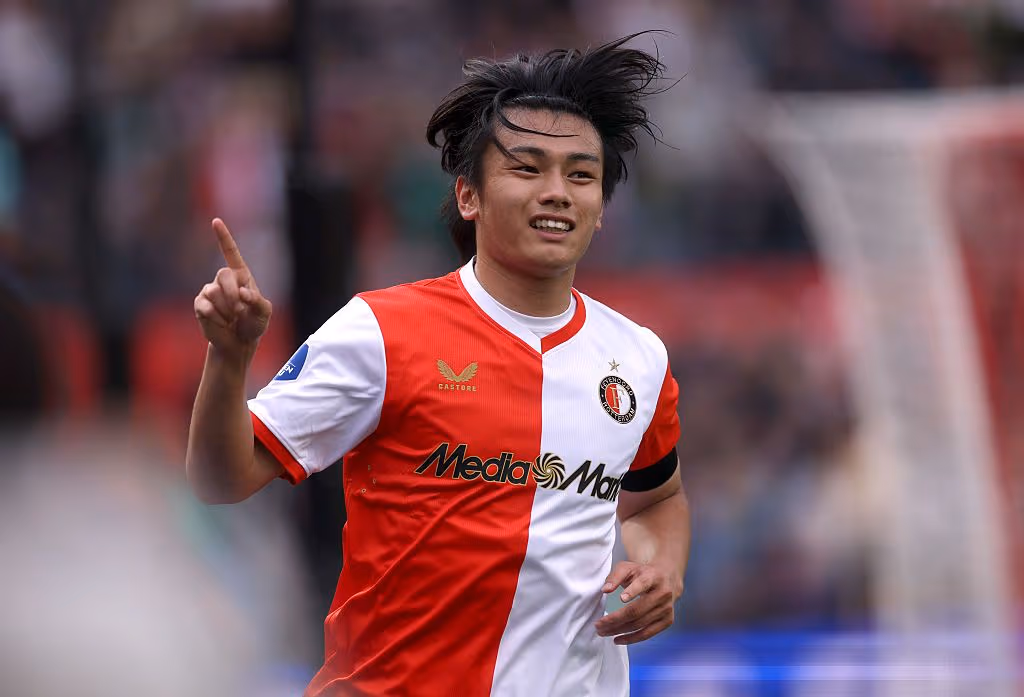 Everton Lead Chase for Ayase Ueda as Brighton and Leeds United Join Transfer Race