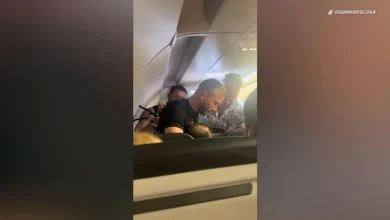 Frontier Airlines Chicago flight diversion: Chicagoan restrains man who allegedly tried to breach cockpit on Frontier flight 3345