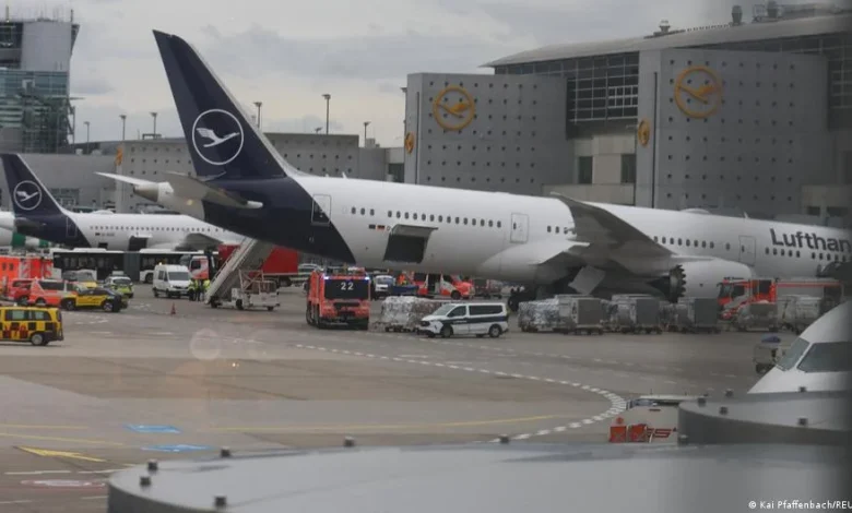 Germany: Lufthansa plane suffers nose gear collapse