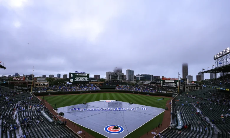 Giants-Cubs game at Wrigley Field delayed by rain