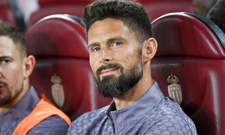 Giroud makes history once more
