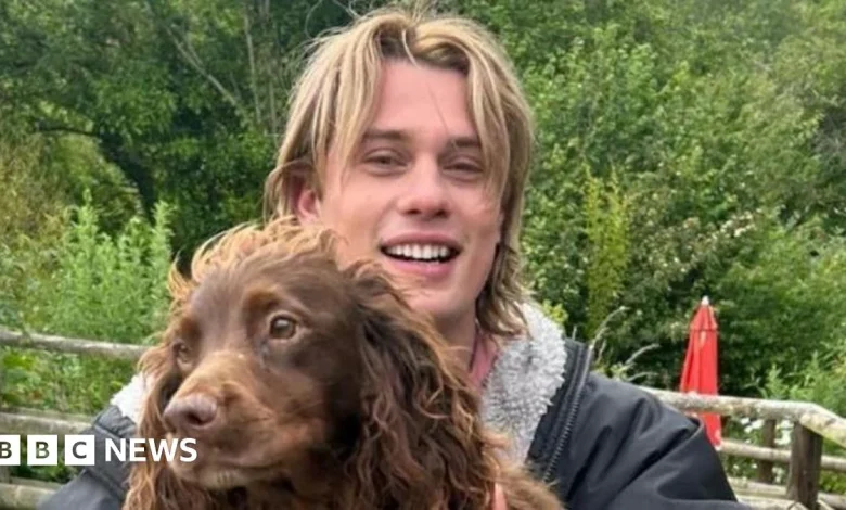 He-Man star takes shine to dog on Devon film set