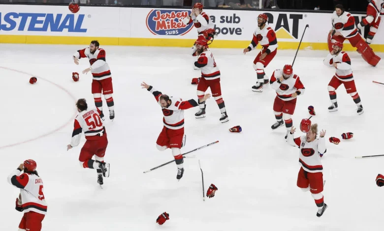 Hurricanes-Golden Knights Game 6 updates: Carolina leads Vegas by 2 in second