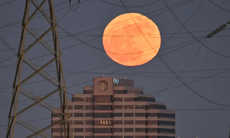 In Photos: ‘Blue Moon’ Rises Around The World