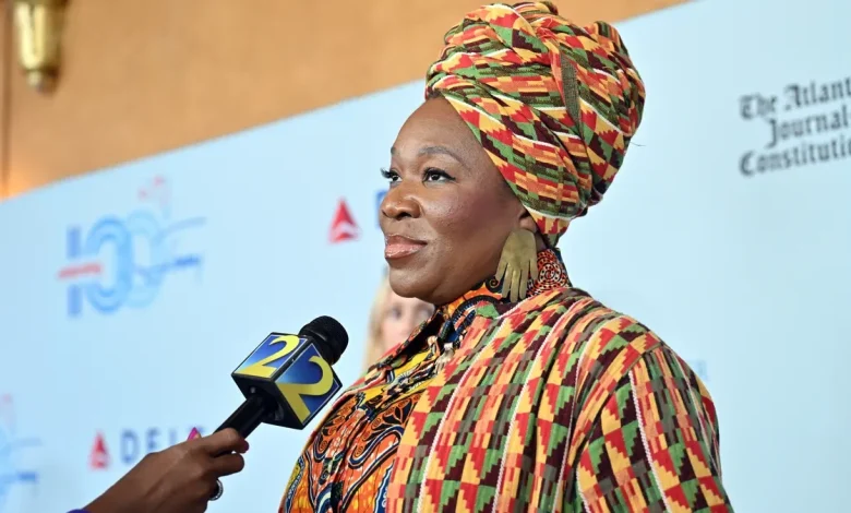 India.Arie blames Clive Davis, music execs for industry being awful