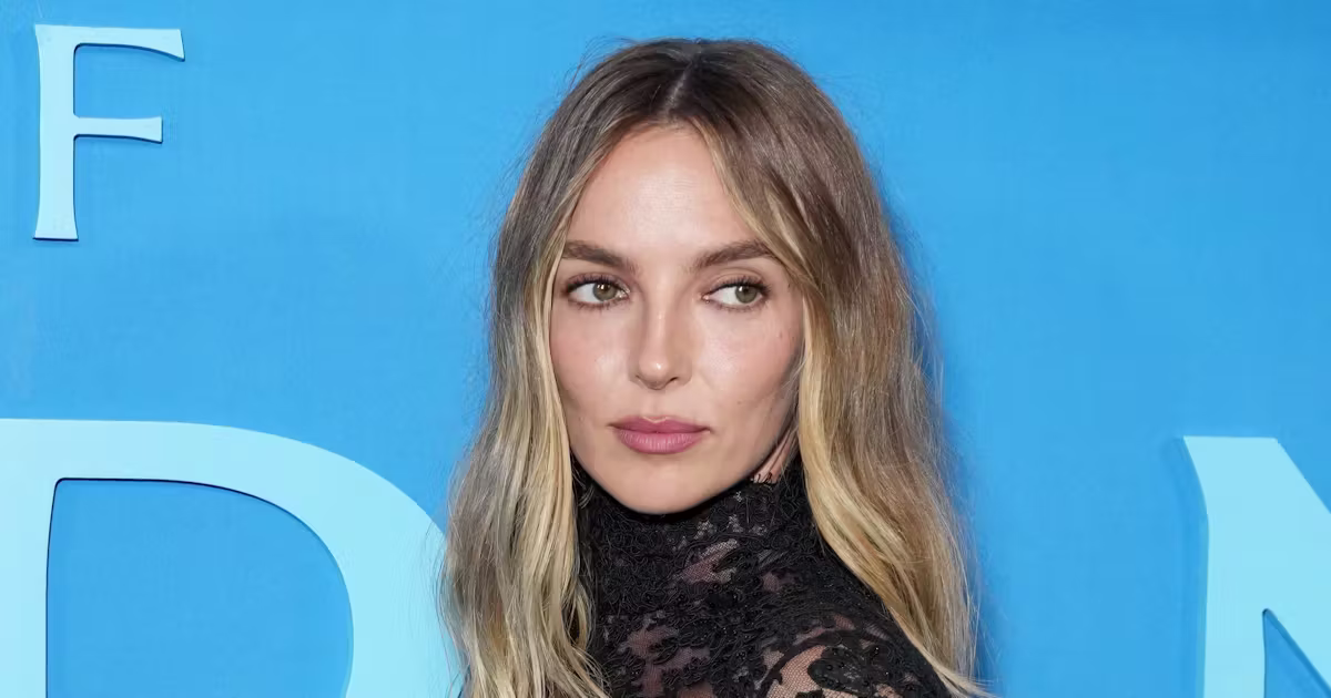 Jodie Comer Puts A Dark, Lacy Spin On Naked Dressing