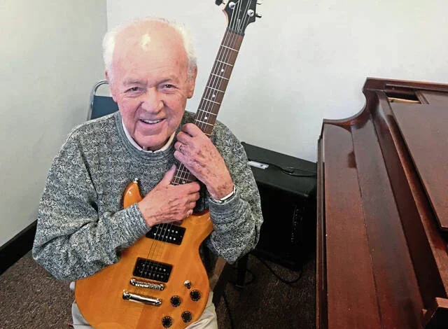 Joe Negri, jazz guitar virtuoso and Mr. Rogers’ ‘Handyman,’ dies at nearly 100