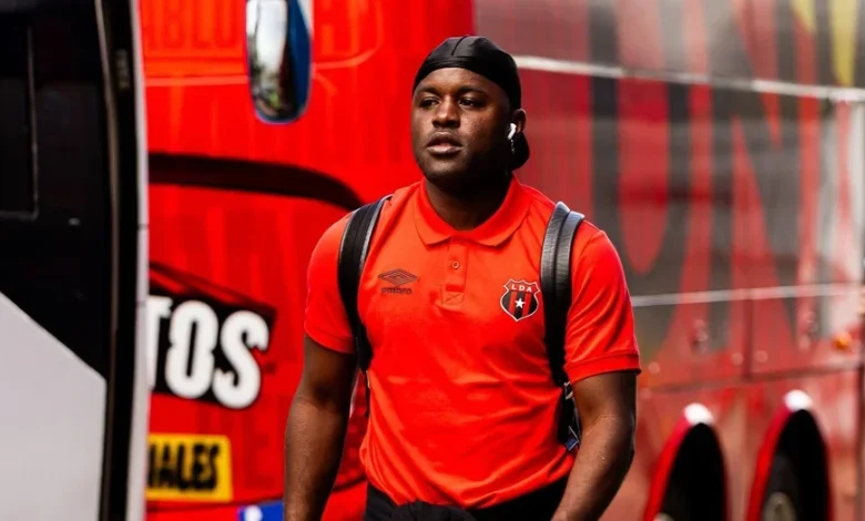 Joel Campbell arremete contra Raúl Pinto