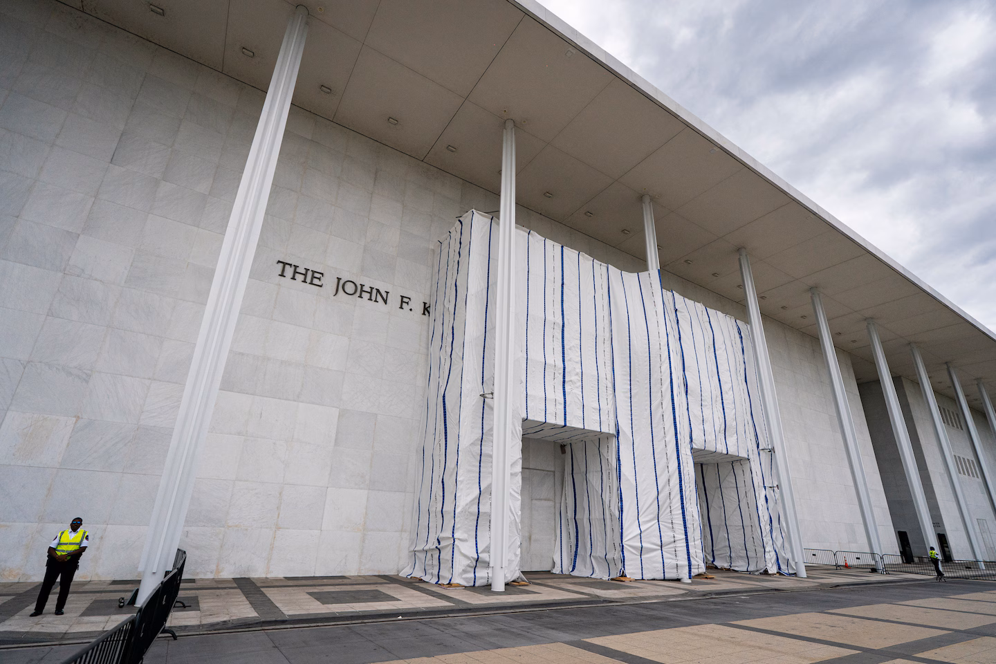 Judge asks the Kennedy Center to explain tarps covering the building