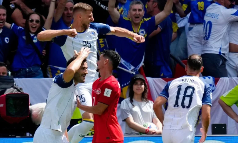 Kanada - Bosna Hersek (İkinci Yarı) 0-1: Ev sahibi takımın golü direk tarafından engellendi.