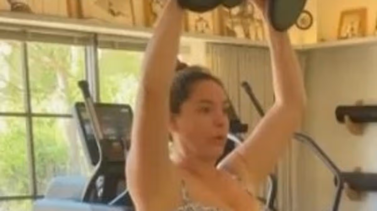 Kelly Brook nearly bursts out of bikini as she strips off for sweaty workout